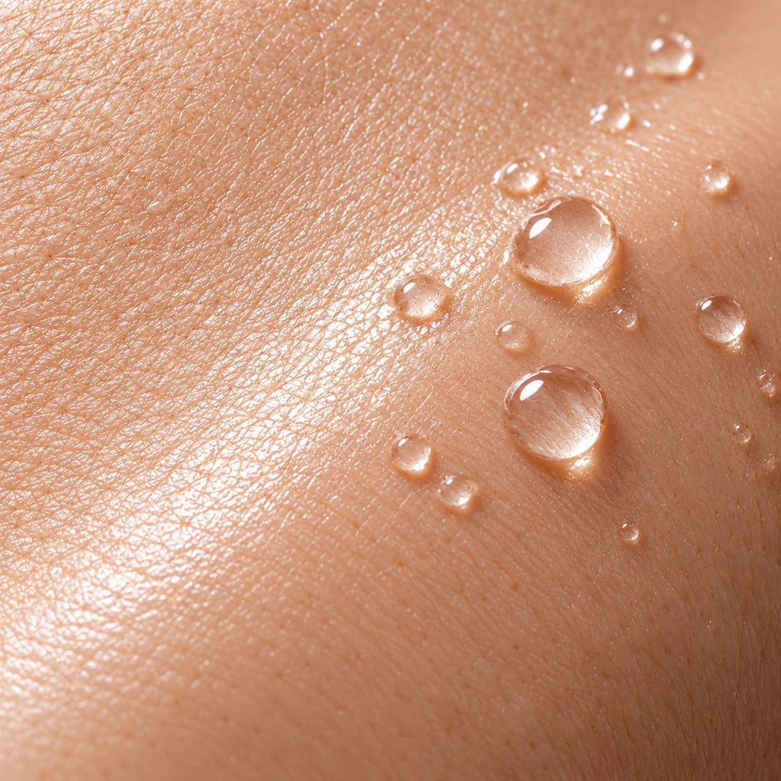 Illustration of a hydrated-looking skin finish